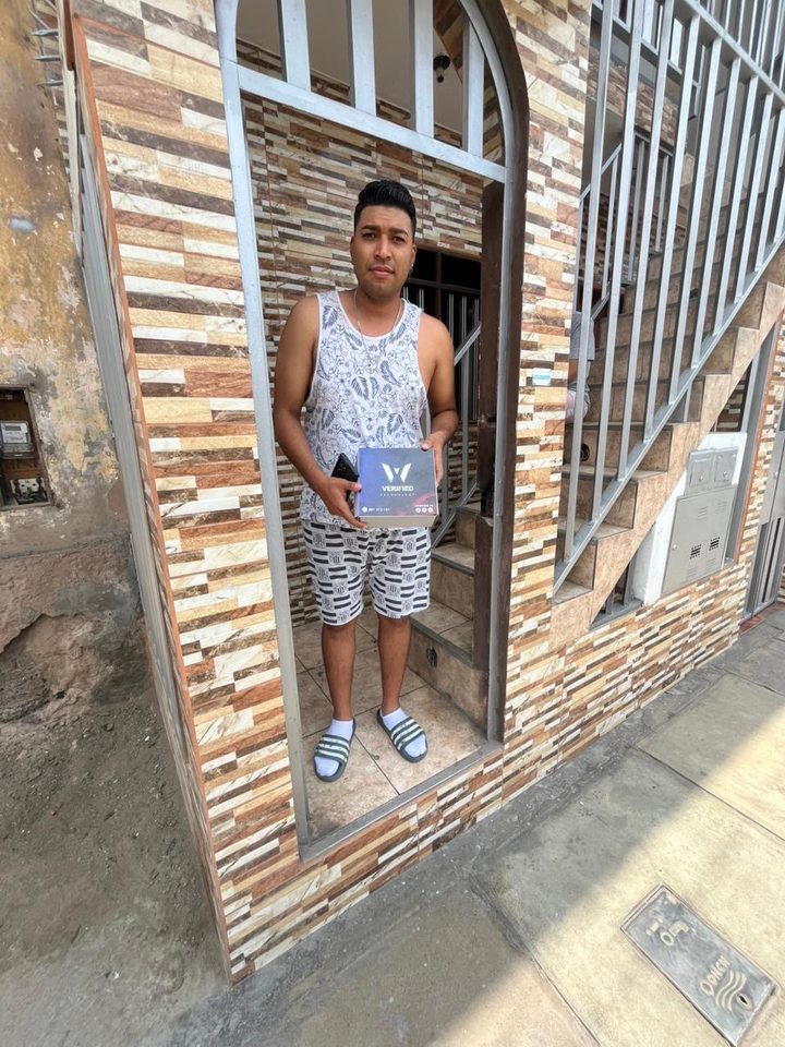 Cliente satisfecho con su compra en Verified Technology